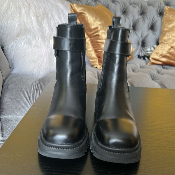 Steve Madden Black Leather Ankle Boots with gold accent. - Picture 13 of 15